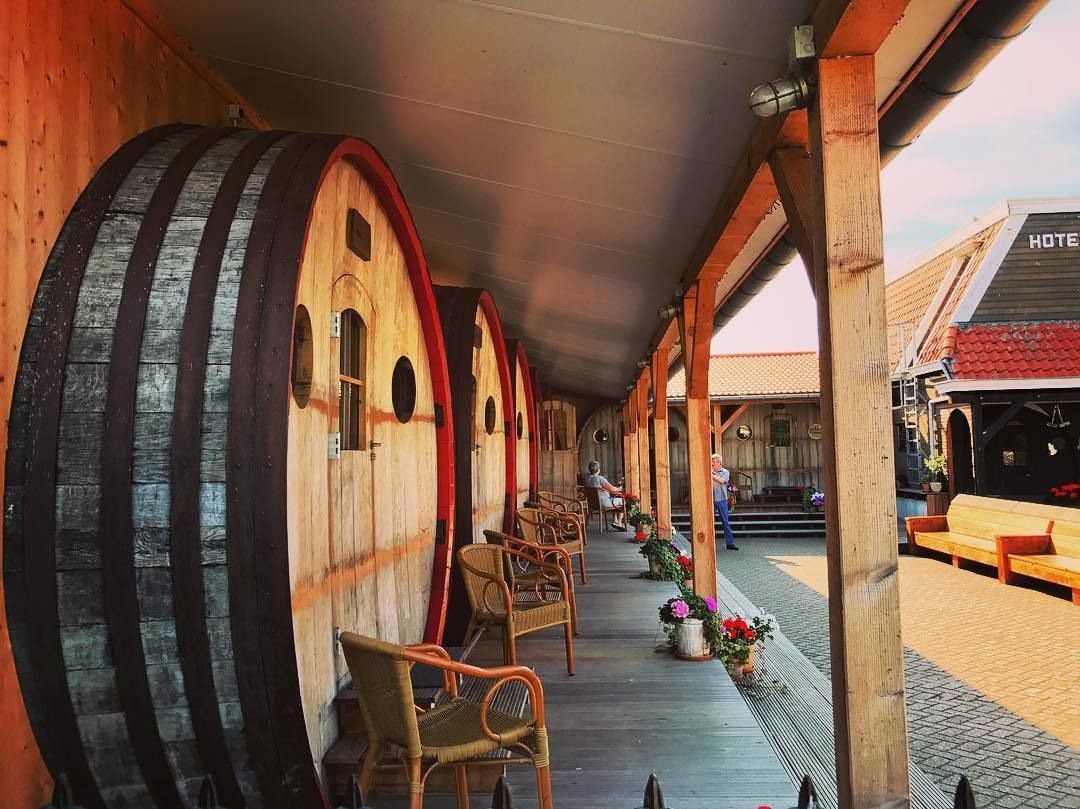 Як виглядає готель у винних діжках: вражаючі фото