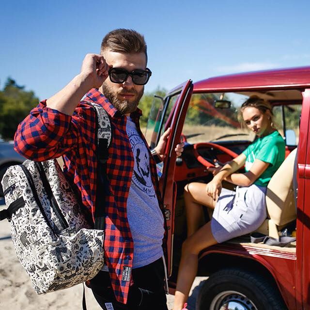 Red and dog - фото 202433