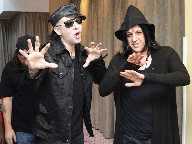 Менсон звільнив свого гітариста через секс-скандал