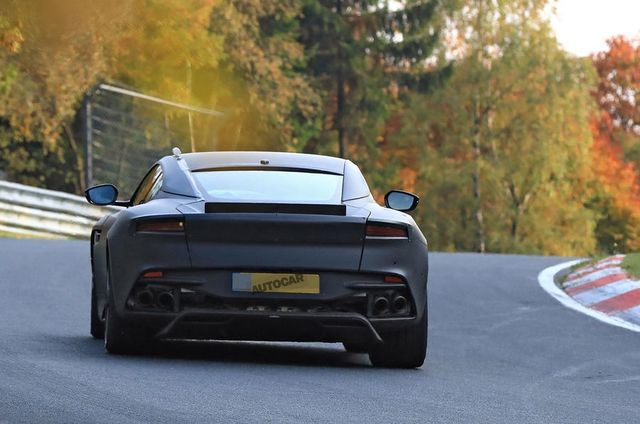 Новий суперкар Aston Martin вперше помічений без маскування - фото 203739