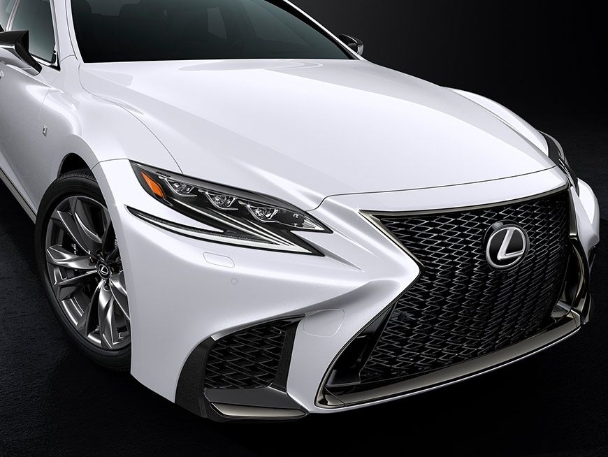Lexus пообіцяла гучну прем'єру
