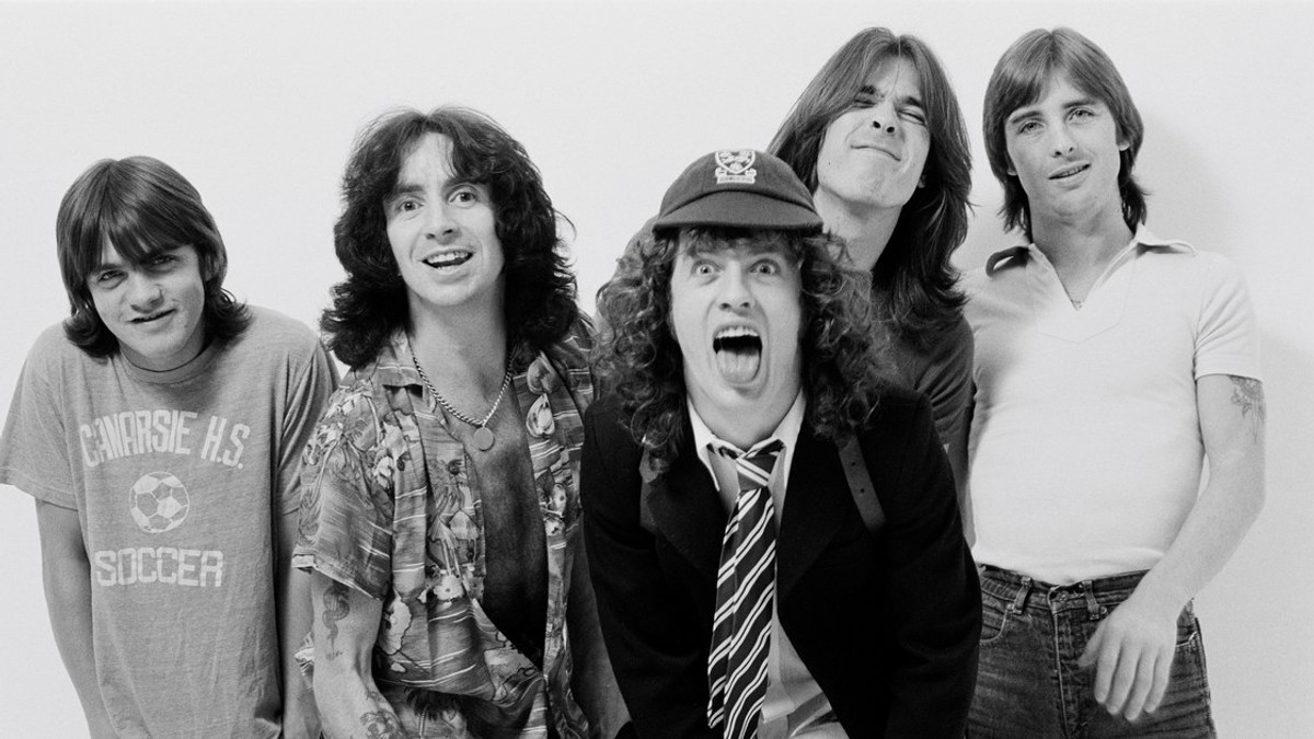 Не стало музиканта AC/DC Джорджа Янга - фото 1
