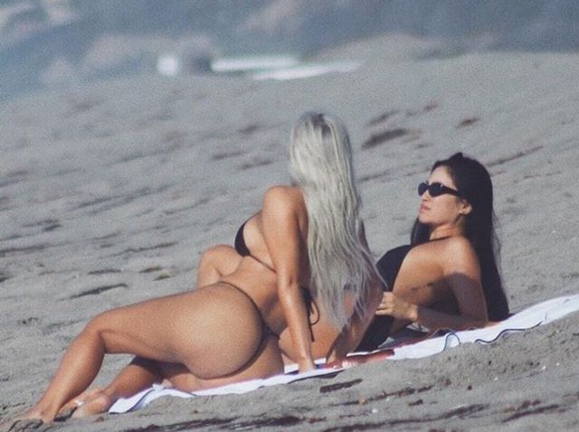 Кім Кардашян обурили розмови про її целюліт - фото 201861