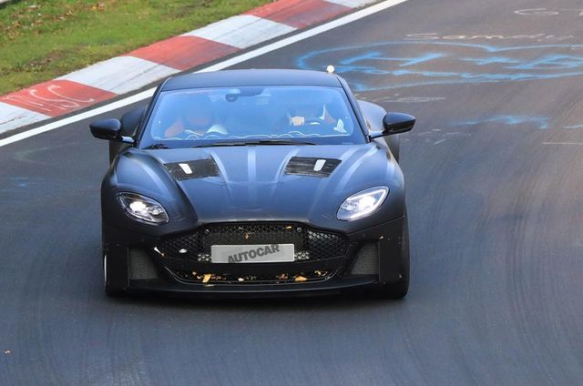 Новий суперкар Aston Martin вперше помічений без маскування - фото 203738