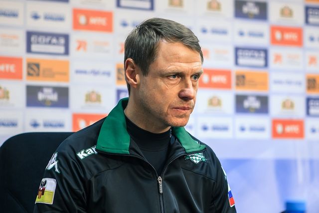 Екс-тренера Карпат звільнили з російського футбольного клубу - фото 205929