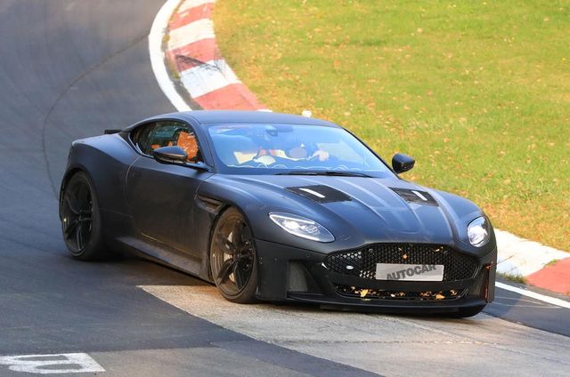 Новий суперкар Aston Martin вперше помічений без маскування - фото 203741
