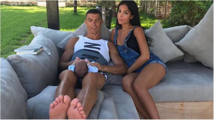 Нове фото Роналду з вагітною дівчиною та всіма дітьми підкорило мережу