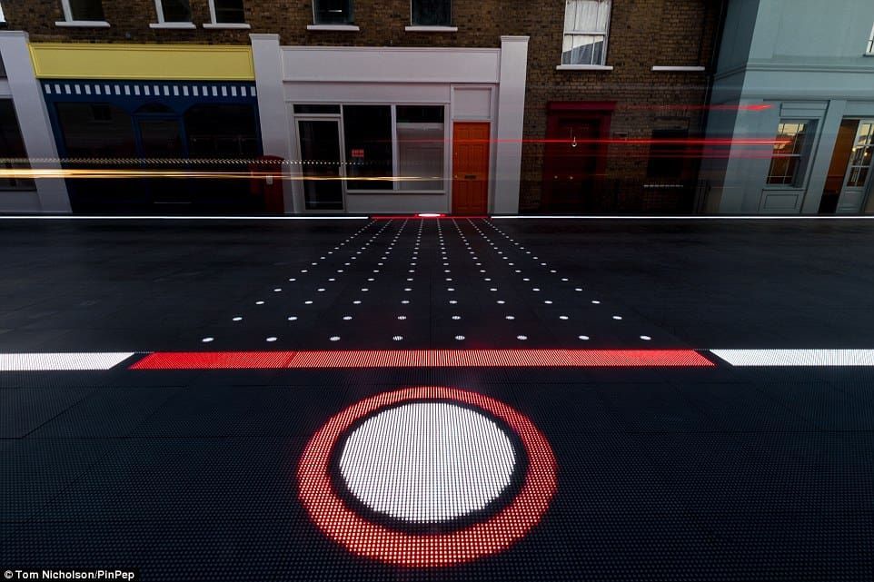 У Лондоні показали "розумну" зебру для пішоходів і водіїв