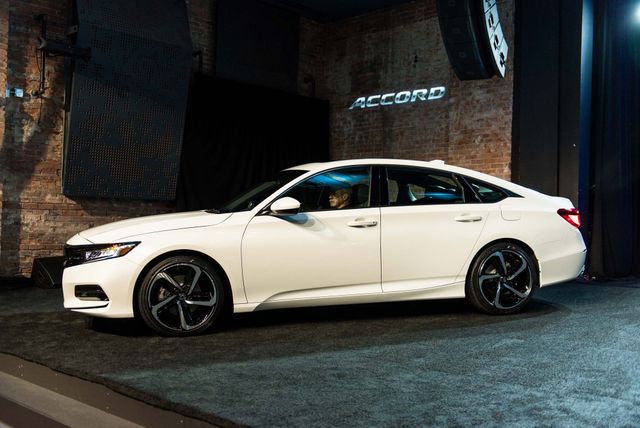 Honda показала новий спортивний седан Accord Sport - фото 205482