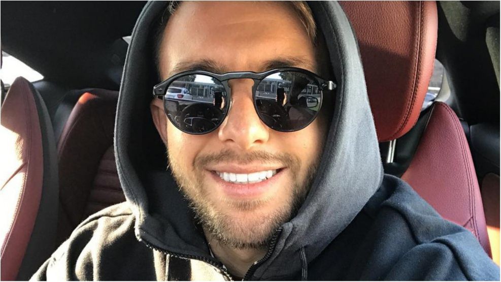 Український футболіст Байєра показав фото на милицях