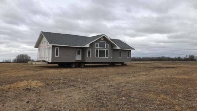 Житель Канади виявив на своїй ділянці чийсь будинок