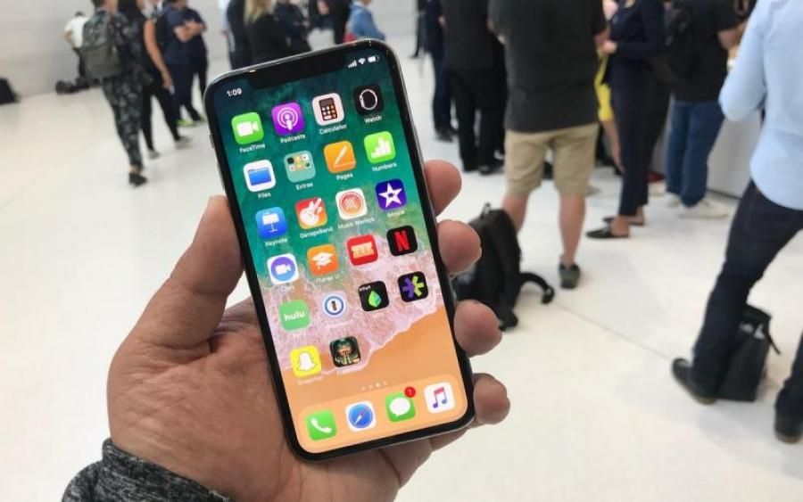 Дисплей iPhone X вимикається на морозі