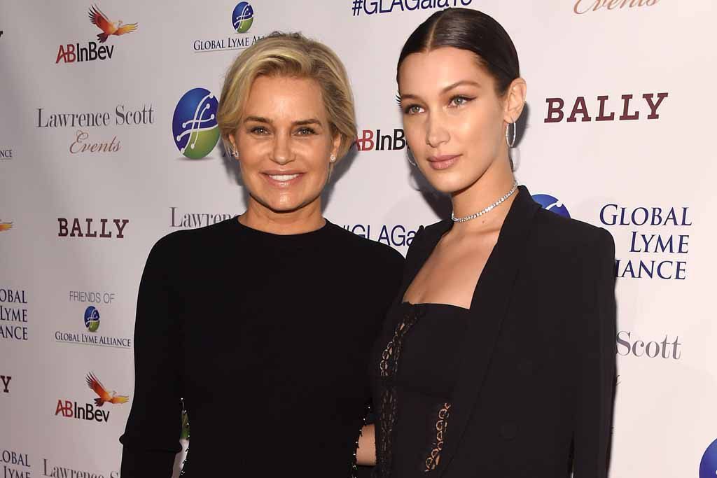 Белла Хадід розчулила фанів подякою для матері