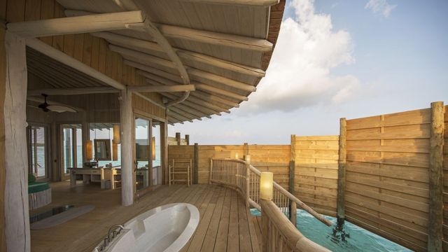 Як виглядає найбільш розкішний курорт на Мальдівах: ефектні фото - фото 209049