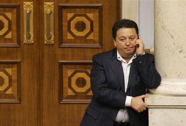 Ще один український нардеп засвітився в Раді з iPhone X: відеофакт