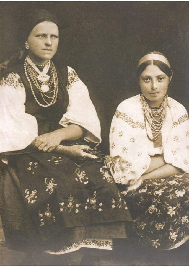 Неповторні українки в ретрознімках столітньої давності - фото 210272