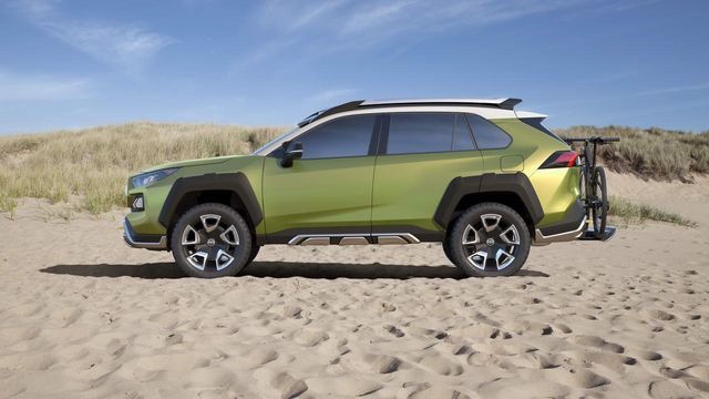 Toyota показала футуристичний концепт кросовера - фото 212426