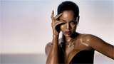 Гламурна та в рушнику: Rihanna знялася для Vogue