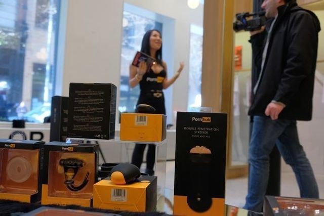 У Нью-Йорку відкрився перший магазин PornНub - фото 211385