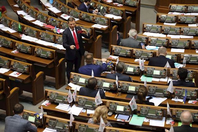 Я люблю свою роботу: депутати встановили новий рекорд - фото 209727