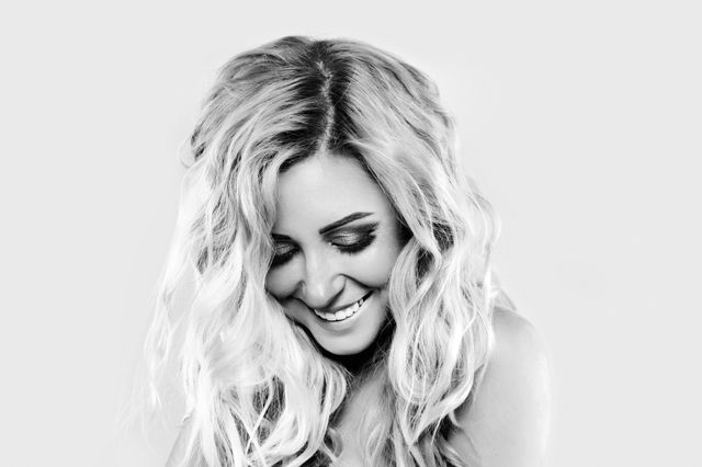 Тоня Матвієнко вразила відвертою фотосесією - фото 208152