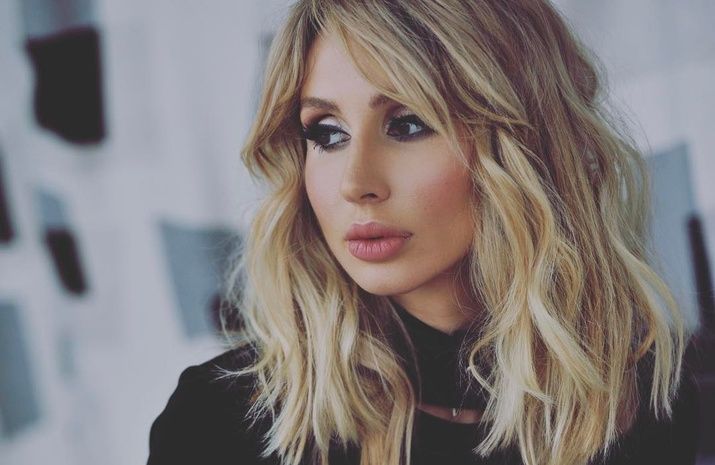 Скандальна співачка здивувала неграмотністю