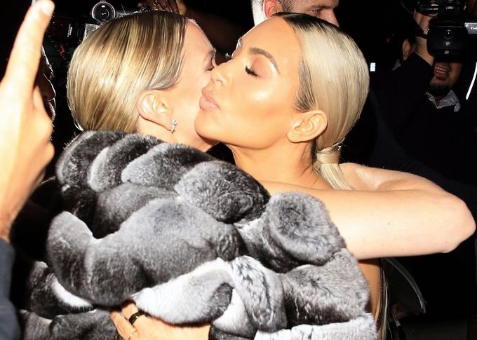 Кім Кардашян повечеряла з новою власницею свого особняка Мариною Актон