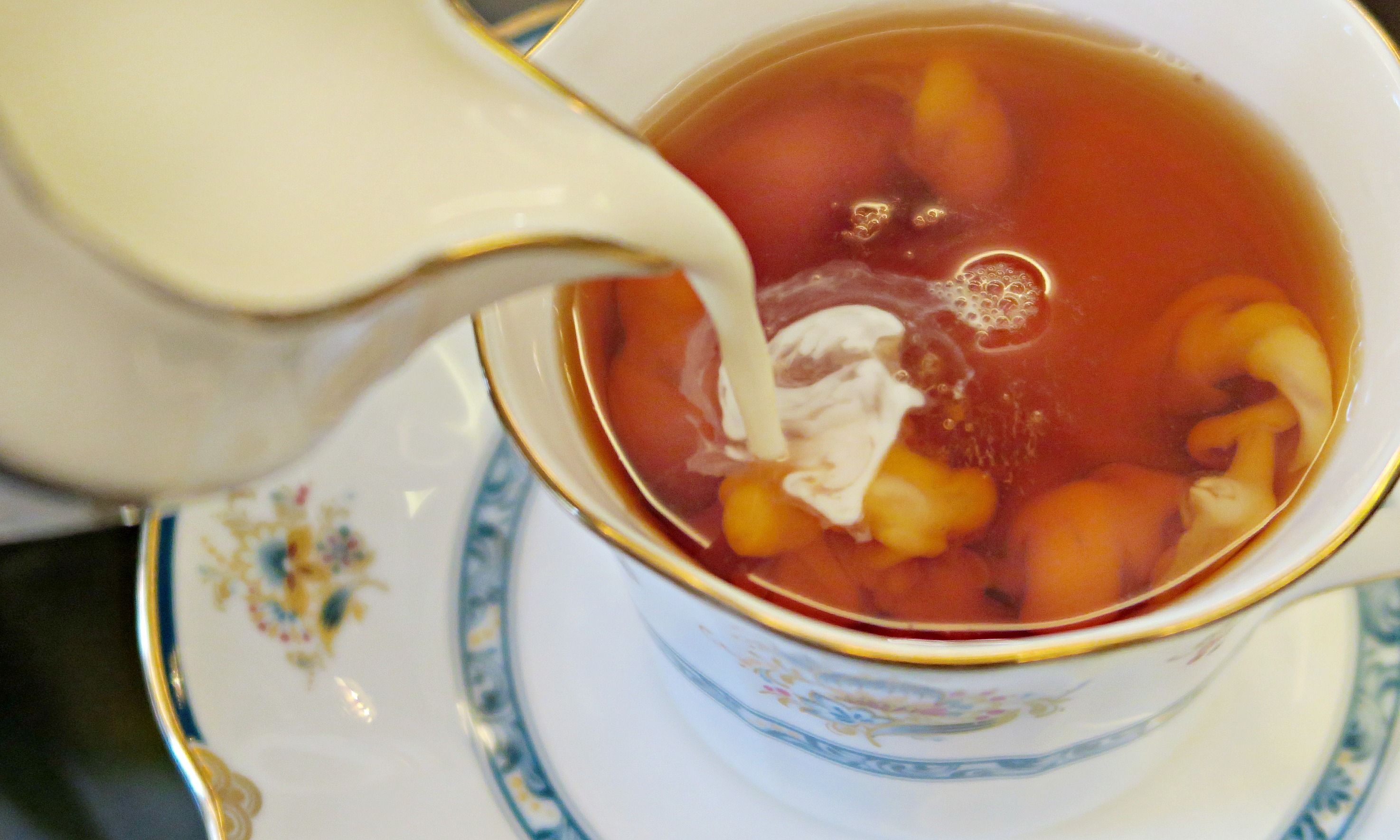 Дієтологи розповіли, чим небезпечний класичний британський чай