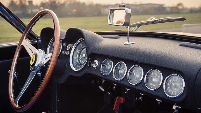Ferrari 250 GT LWB California продадуть на аукціоні за кругленьку суму - фото 210055