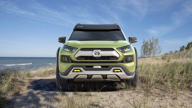 Toyota показала футуристичний концепт кросовера - фото 212427