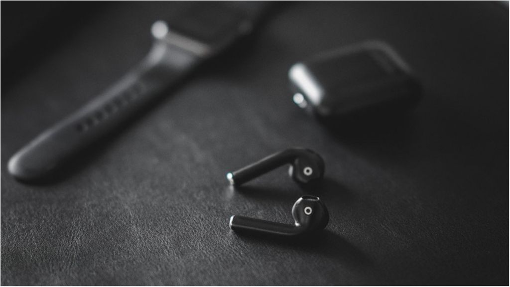 Apple опублікувала святкову рекламу AirPods