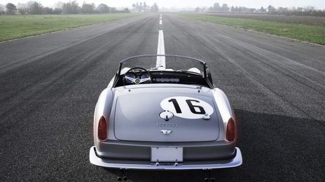 Старий спорткар Ferrari продадуть за ціною п'яти Bugatti - фото 210310