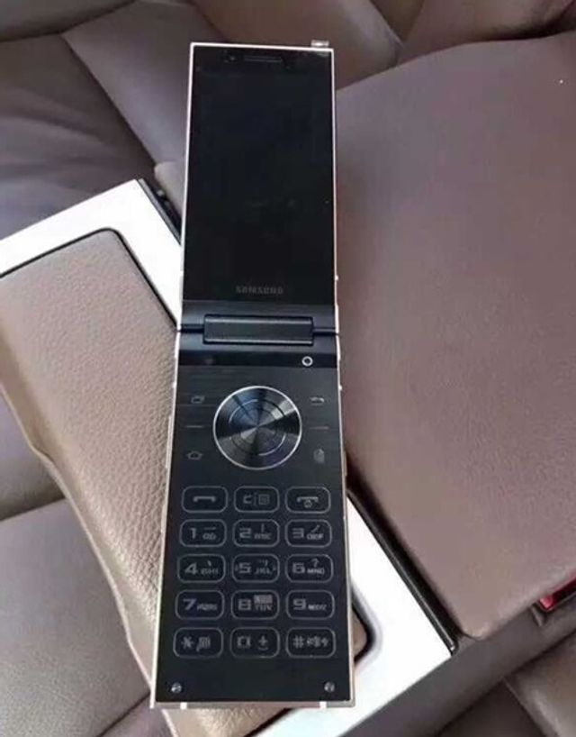 Топовий розкладний телефон від Samsung показали на відео - фото 210237