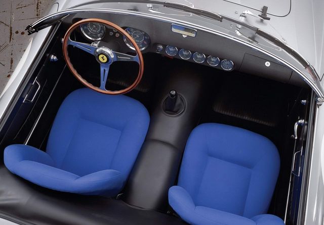 Ferrari 250 GT LWB California продадуть на аукціоні за кругленьку суму - фото 210053