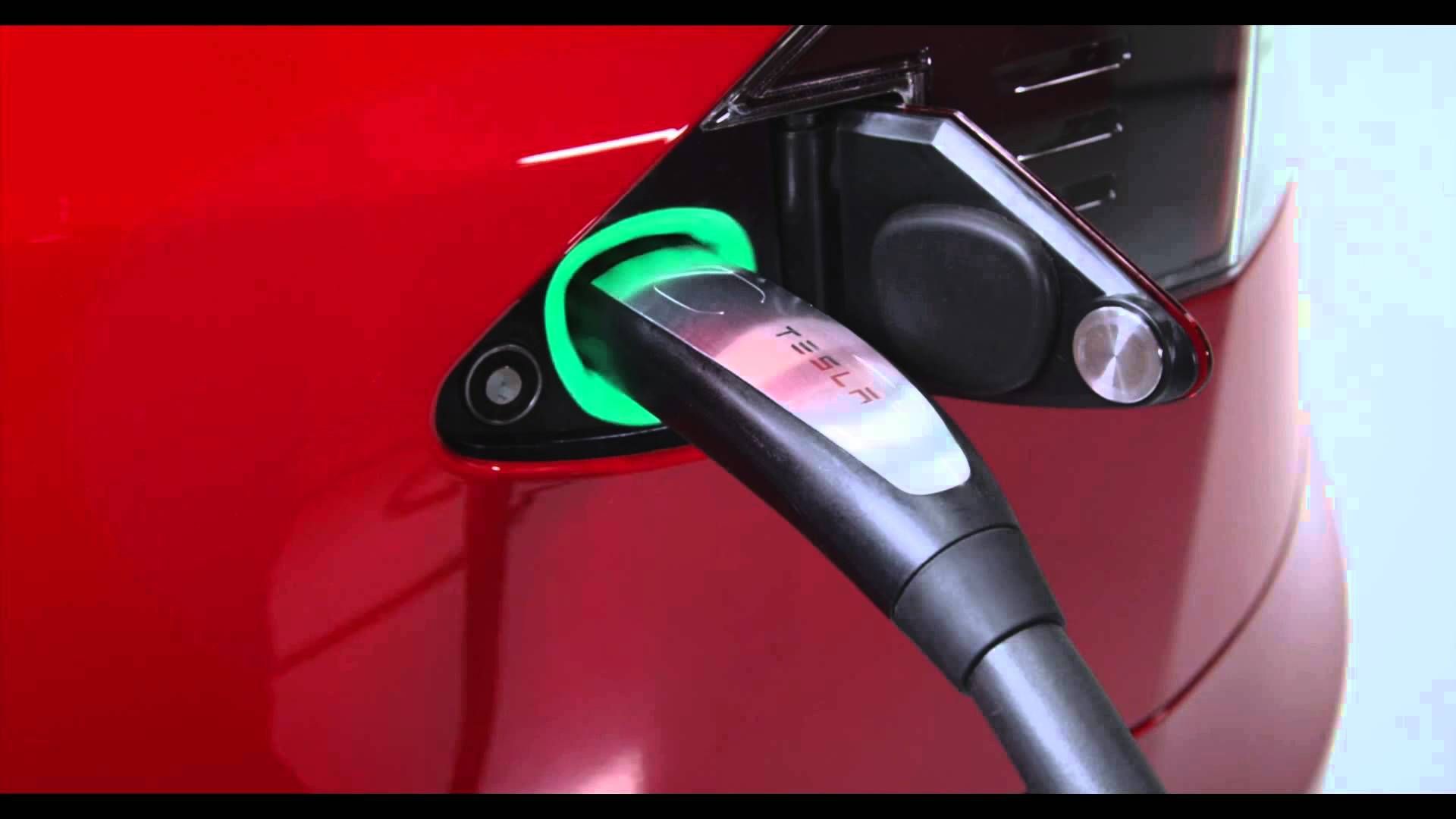 Tesla побудувала рекордно велику станцію для зарядки електромобілів