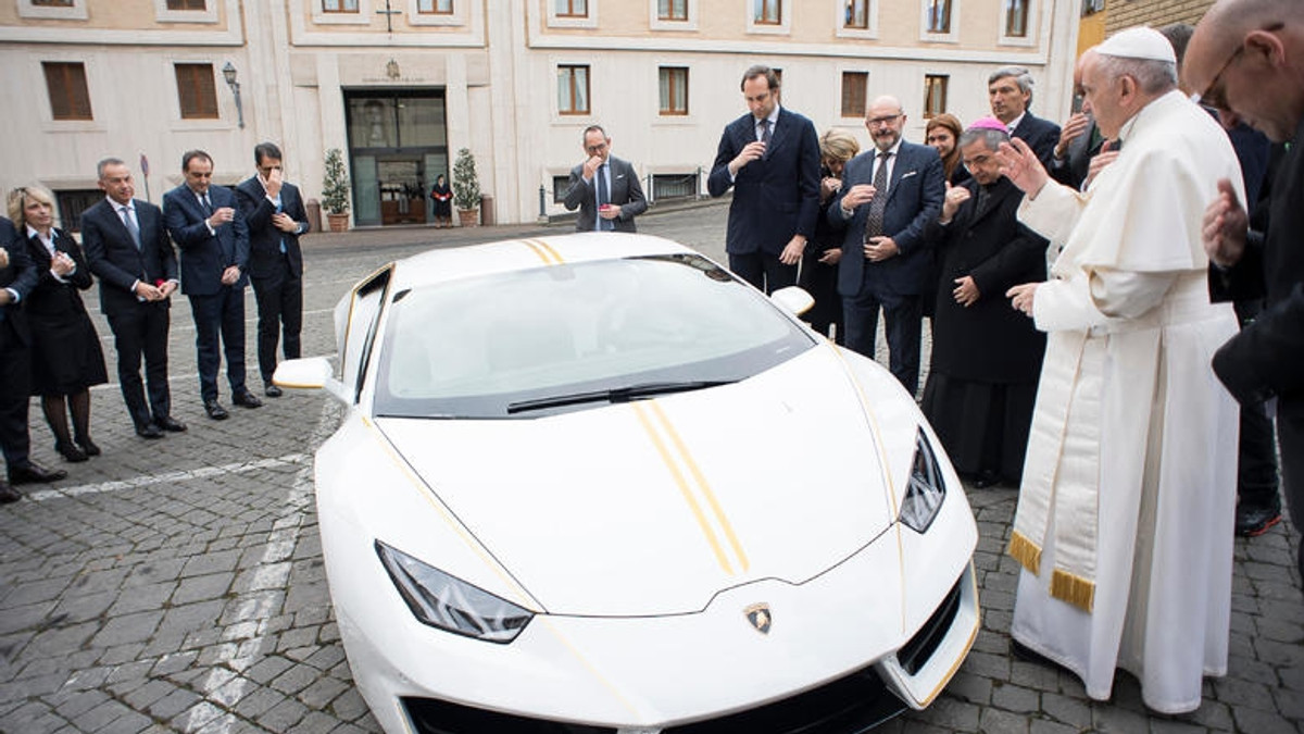 Lamborghini Папи Римського виставлять на аукціон - фото 1