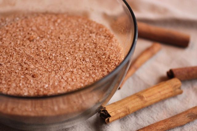 Вчені з'ясували, як кориця бореться з ожирінням - фото 210725