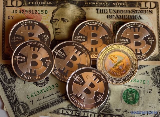 День пам'яті жертв Голодомору та історичний максимум біткойна: 25 листопада у трьох фото - фото 211417