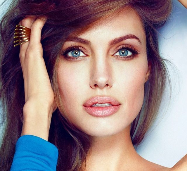 Нове вбрання Анджеліни Джолі шокувало шанувальників