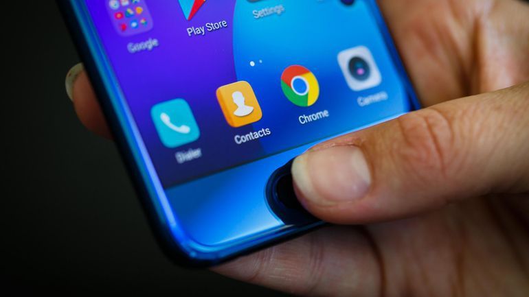 У мережі з'явилося зображення флагмана Honor V10