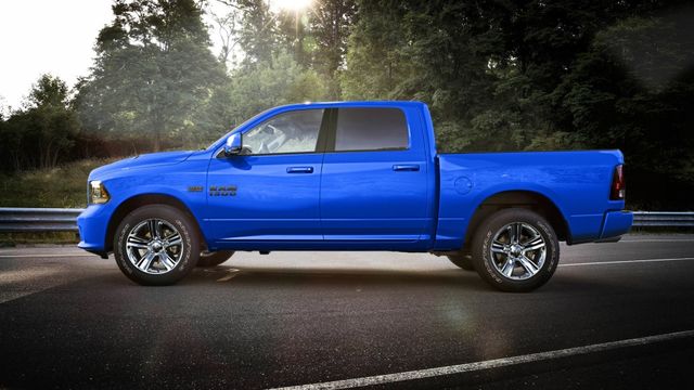 Компанія RAM випустила новий пікап 1500 Hydro Blue Sport - фото 208219