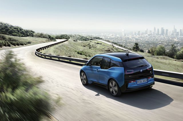 BMW відкликає всі електрокари i3 через невисоких жінок - фото 210492