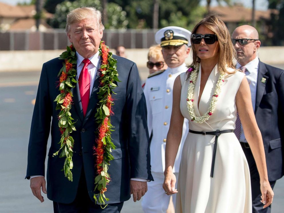Дружина Трампа показала, як їх зустріли в Гаваях