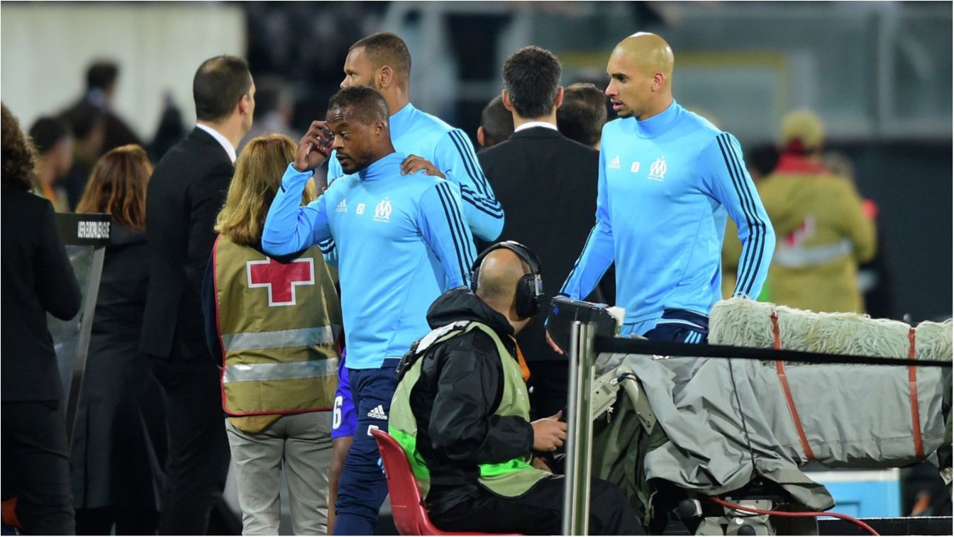 Скандальний футболіст протягнув на канаті важкий джип