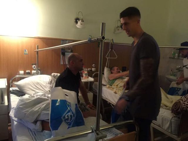 Як Динамівці провідували воїнів АТО - фото 211820