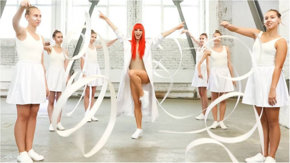 Цунамі у спокусливому боді: TARABAROVA представила новий яскравий кліп