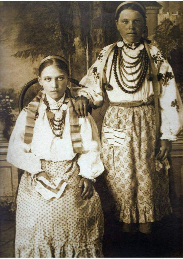 Неповторні українки в ретрознімках столітньої давності - фото 210271