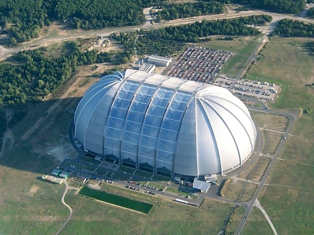 Цей величезний ангар приховує справжній тропічний рай - фото 207240