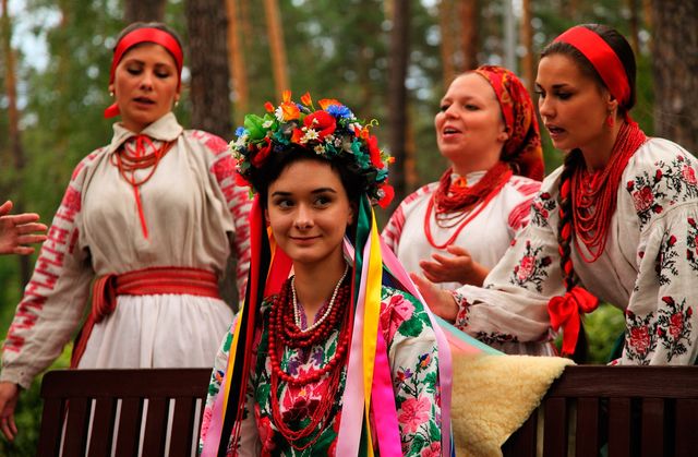 День української мови та чорна п'ятниця: 9 листопада у трьох фото - фото 208060