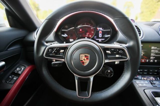 Новий Porsche перевершив очікування експертів - фото 207531